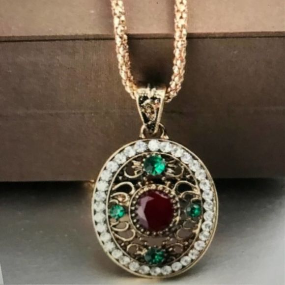 Necklace, Earrings Set, Elegant, Vintage Style Medallion Motif - Picture 6 of 7